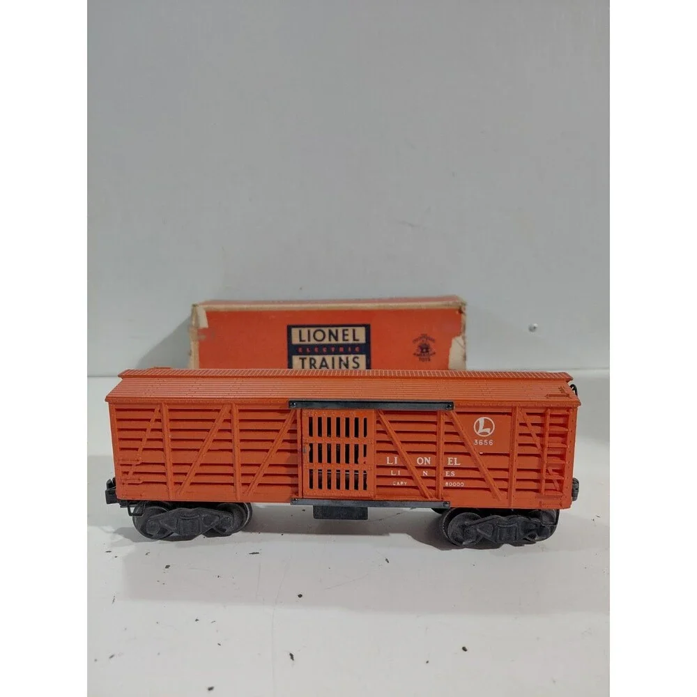 Lionel 3656 Train O Gauge Model Railroad Post War Stockyard  & Cattle Car w/Box